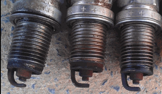 Bugi bẩn hoặc kém chất lượng là nguyên nhân gây ra bình bông mai bị hụp ga cuối. Ảnh: nguồn trên mạng