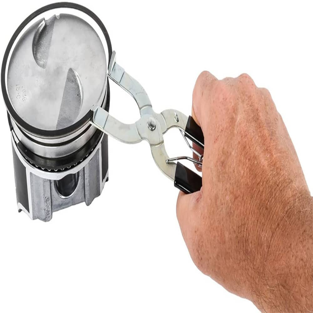 Lắp đặt piston bạc AB 125 mới một cách cẩn thận và chính xác ( Nguồn ảnh: Internet )