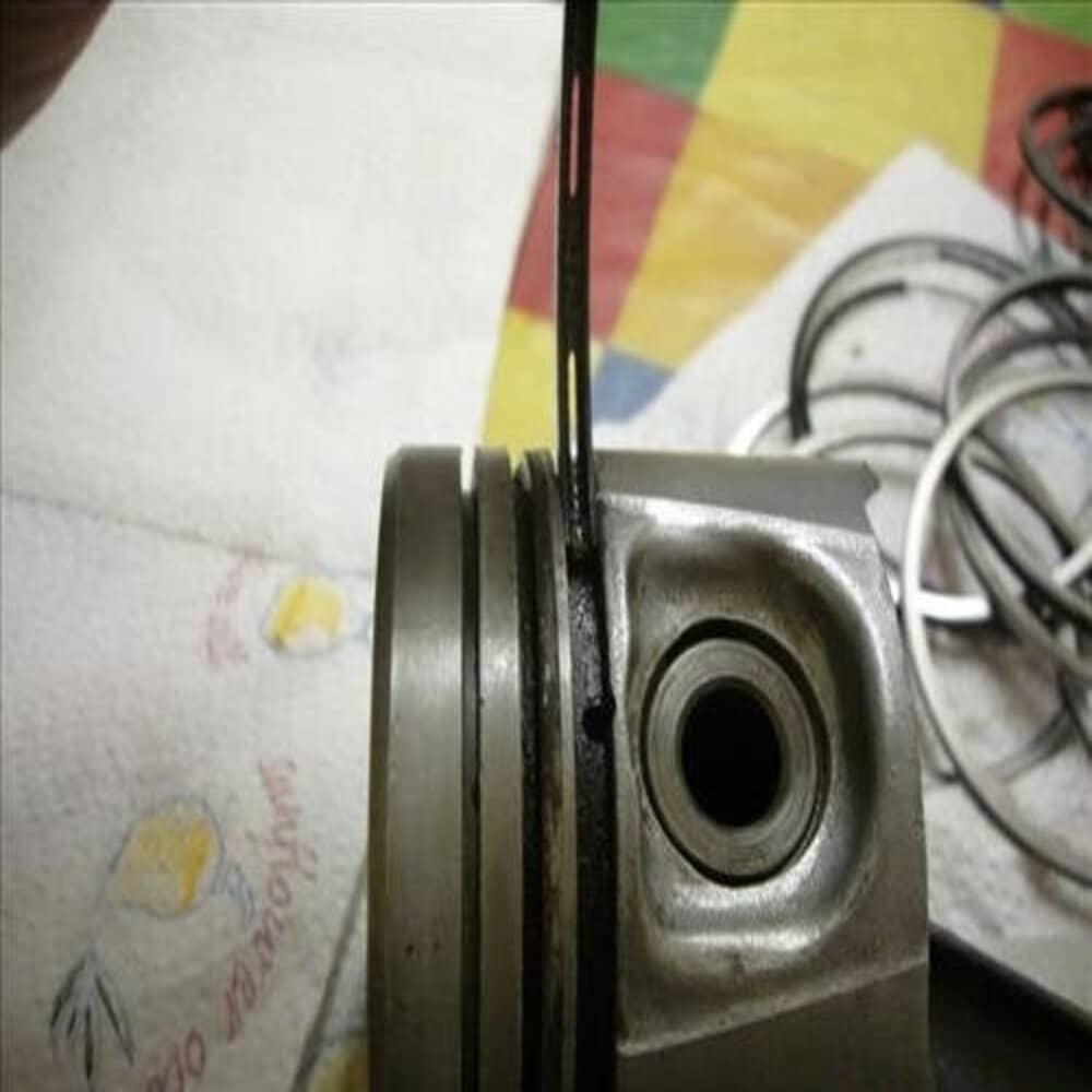 tháo lắp bạc piston cũ ( Nguồn ảnh: Internet )
