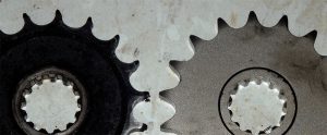 Nhông sên dĩa không chính hãng, chất lượng kém sẽ khiến chúng nhanh chóng bị hư hỏng ( Nguồn ảnh: Internet )
