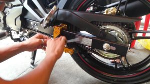 Đảm bảo bộ nhông sên dĩa Exciter 150 sạch sẽ bằng cách vệ sinh thường xuyên giúp duy trì hiệu suất tối ưu và kéo dài tuổi thọ ( Nguồn ảnh: Internet )