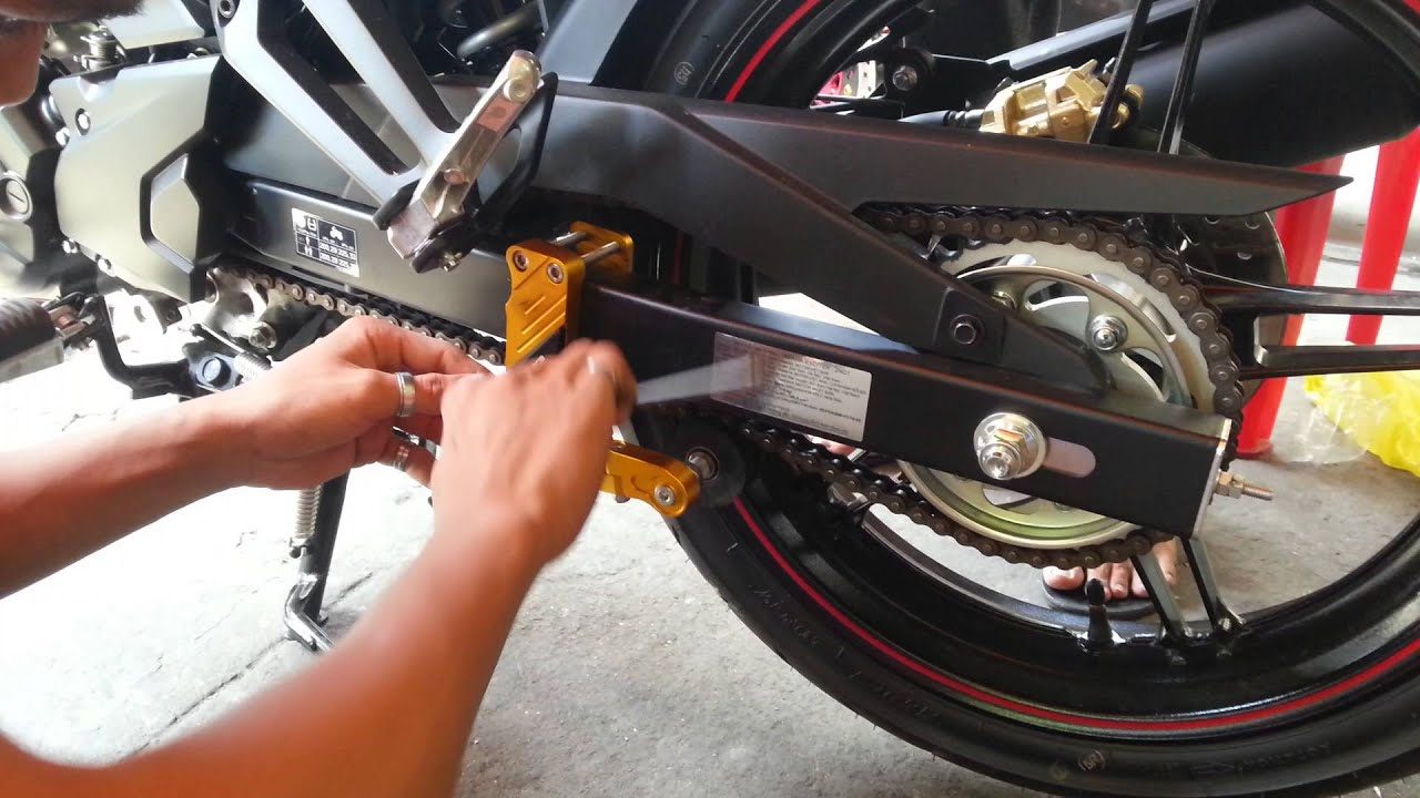 Đảm bảo bộ nhông sên dĩa Exciter 150 sạch sẽ bằng cách vệ sinh thường xuyên giúp duy trì hiệu suất tối ưu và kéo dài tuổi thọ ( Nguồn ảnh: Internet )