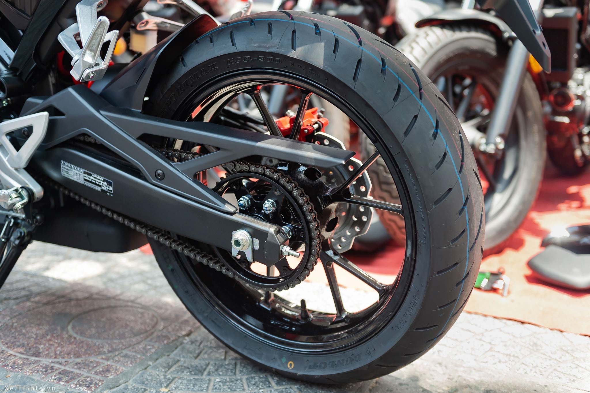 Tuổi thọ trung bình của nhông sên dĩa CB150R dao động từ 20,000 - 30,000 km, tùy thuộc vào điều kiện sử dụng ( Nguồn ảnh: Internet )